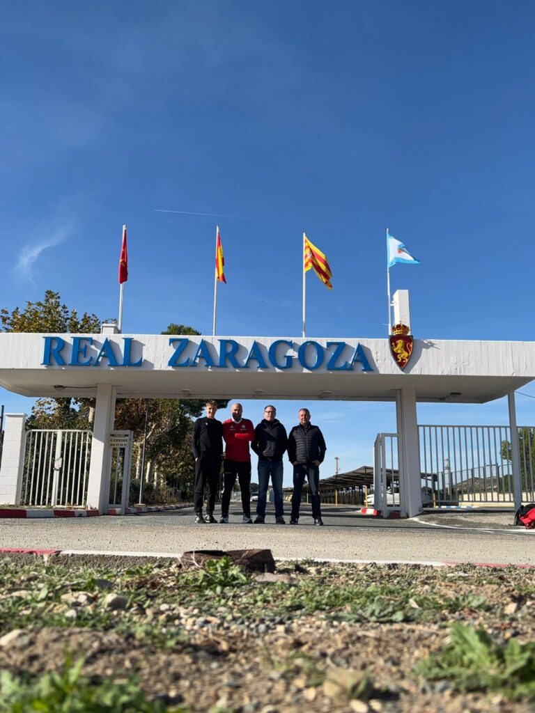 Megamocni coaches at the entrance to Real Zaragoza