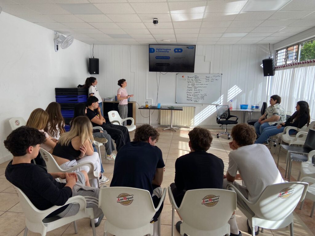 Session on digital hygiene and citizenship during the SAFE training course