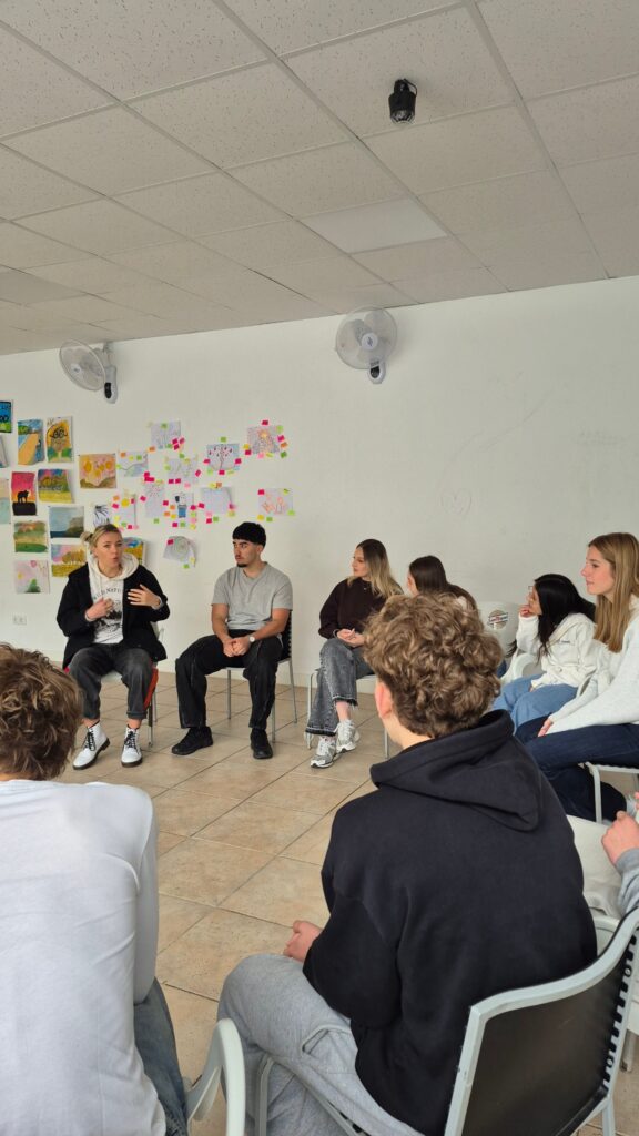 Discussion circle during the SAFE training course in Sarón